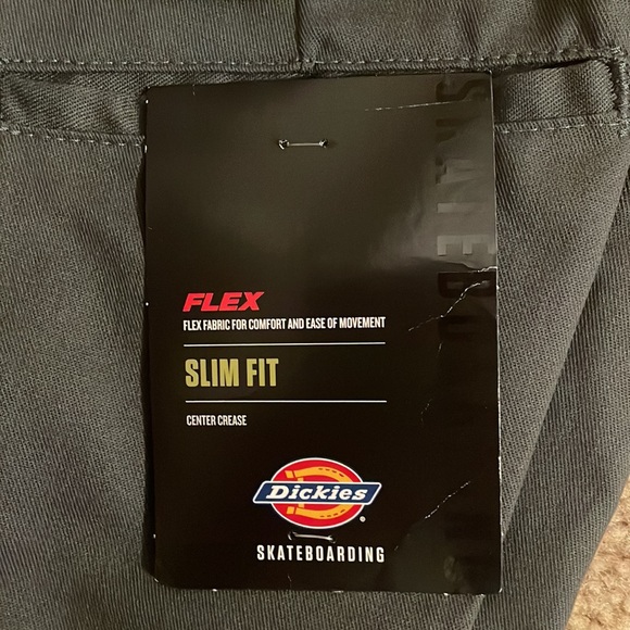 Dickies Skateboarding signature interior red detailing. - Picture 3 of 11